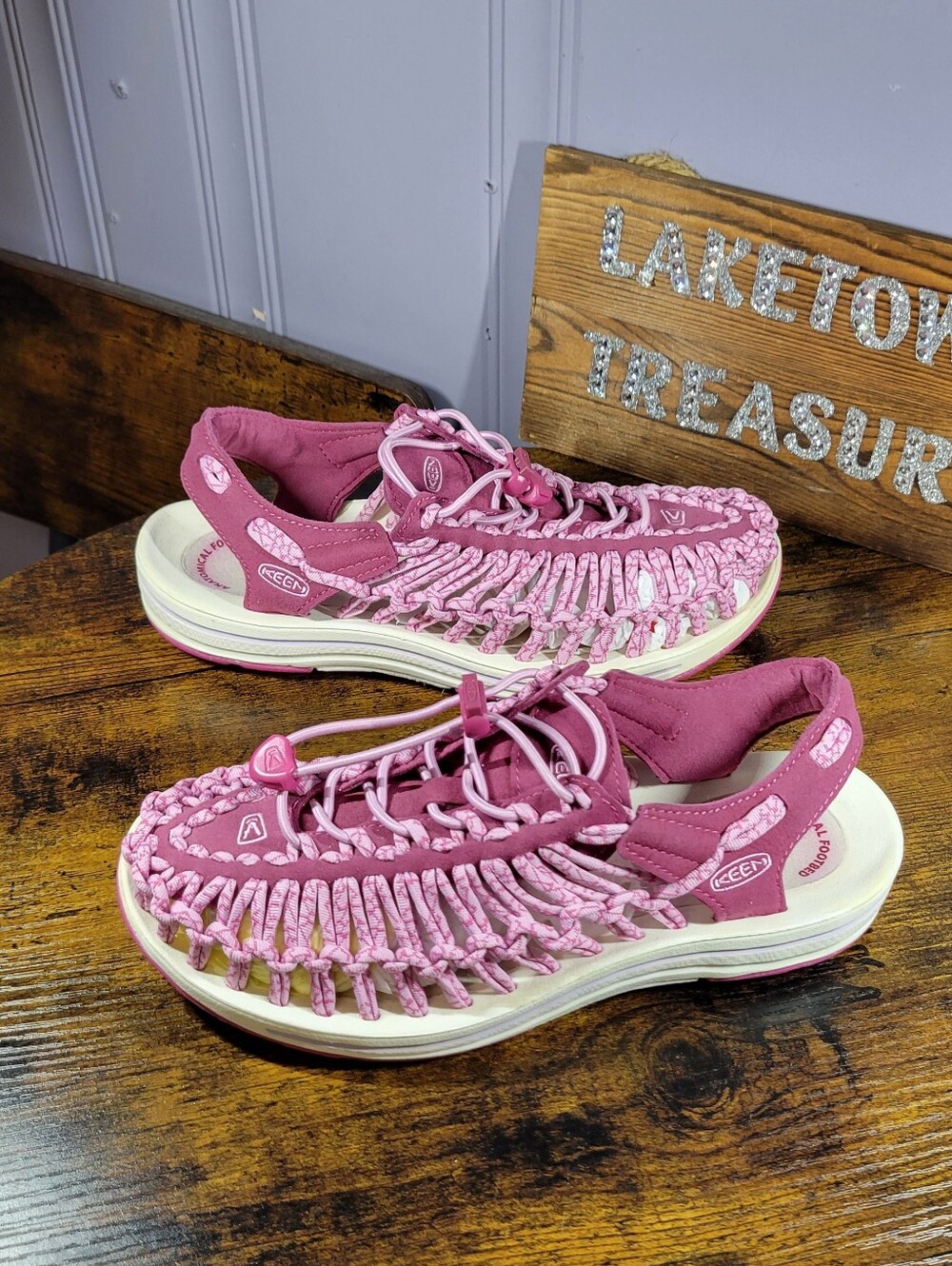 KEEN Pink Outdoor lace Sandals anatomical footbed size 7